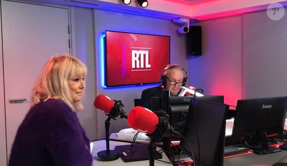 Sa maison, la radio RTL, est venue jusqu'à lui dans sa maison pour recueillir ses impressions


Exclusif - Mylène Demongeot à RTL interviewée par Philippe Bouvard pour la sortie de son livre "La vie, c'est génial ! " le 12 avril 2018. © Stéphane Mulys/Bestimage