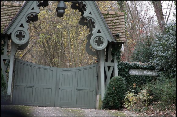 Exclusif - La nouvelle maison de Brad Pitt et Angelina Jolie, le château Gabriel à Berneville près de Deauville, appartenait avant à Yves Saint Laurent et Pierre Bergé. © AGENCE / BESTIMAGE