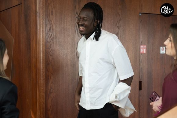 Ce choix de partenariat s'impose comme une évidence : le thé occupe déjà une place centrale dans la signature culinaire du chef, qui utilise de nombreuses références Dammann Frères au sein de son restaurant parisien Mosuke. 

Exclusif - Le chef, Mory Sacko - À l'occasion de la réception officielle des 20 ans du musée du quai Branly – Jacques Chirac dont il est le Mécène d'honneur, M.Ladreit de Lacharrière a reçu une distinction particulière de la ministre de la Culture, le 19 mai 202
© Julien Sarkissian / Bestimage