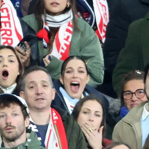Exclusif - Manon Mittenaere, soeur d'Iris, Iris Mittenaere, Marie-Pierre Galès, mère de A.Dupont lors du match de rugby du Tournoi des Six Nations France contre Angleterre au Stade de France à Saint-Denis le 14 mars 2026. © AGENCE / BESTIMAGE