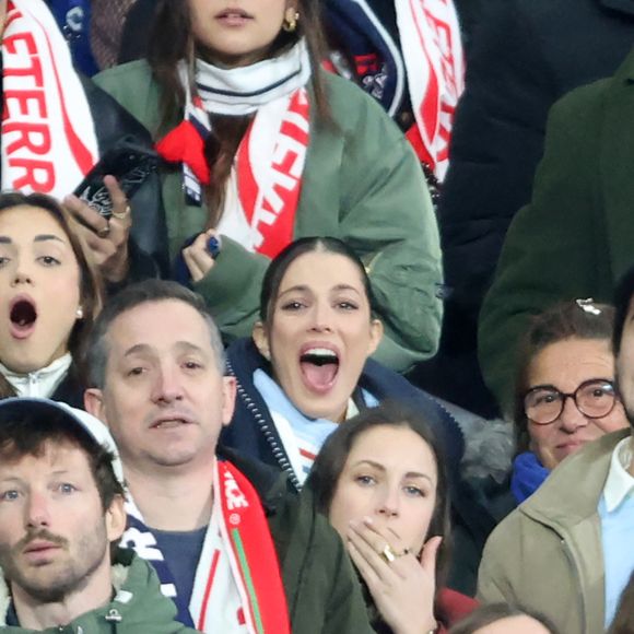 Exclusif - Manon Mittenaere, soeur d'Iris, Iris Mittenaere, Marie-Pierre Galès, mère de A.Dupont lors du match de rugby du Tournoi des Six Nations France contre Angleterre au Stade de France à Saint-Denis le 14 mars 2026. © AGENCE / BESTIMAGE