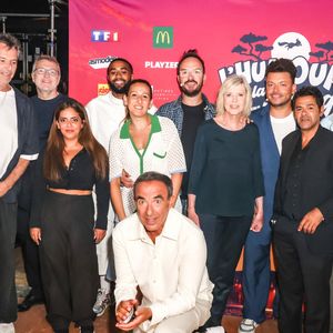 Kev Adams, Elodie Poux, Jean-Luc Reichmann, Laurent Ruquier, Ines Reg, Nordine Ganso, Nash, Nikos Aliagas, Jarry, Chantal Ladesou, Jamel Debbouze, Samuel Bambi, Nino Arial, Thomas Marty lors de la 3ème édition du festival L’Humour à la Plage à Juan les Pins, France, le 27 juin 2026. © Bruno Bebert-Jack Tribeca / Bestimage