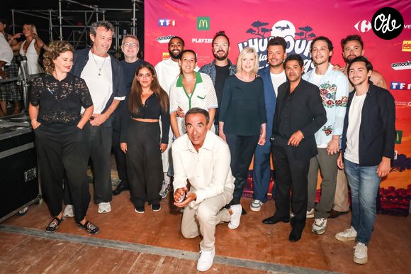 Kev Adams, Elodie Poux, Jean-Luc Reichmann, Laurent Ruquier, Ines Reg, Nordine Ganso, Nash, Nikos Aliagas, Jarry, Chantal Ladesou, Jamel Debbouze, Samuel Bambi, Nino Arial, Thomas Marty lors de la 3ème édition du festival L’Humour à la Plage à Juan les Pins, France, le 27 juin 2026. © Bruno Bebert-Jack Tribeca / Bestimage