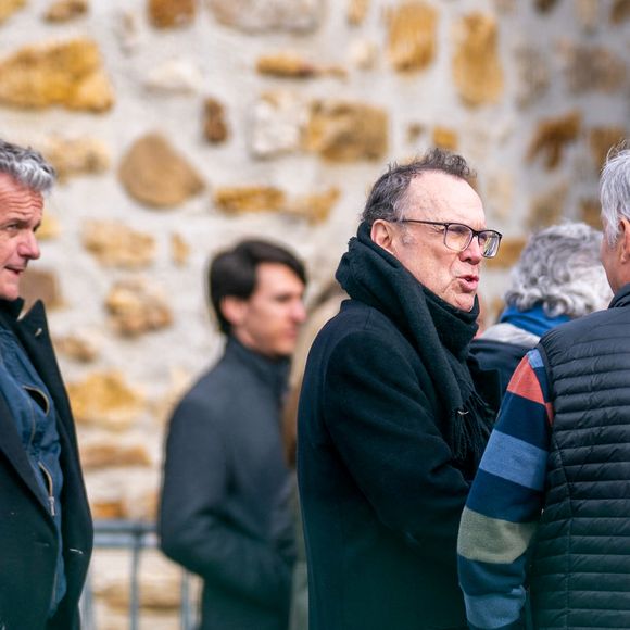 David Brécourt et Julien Lepers aux obsèques du chanteur Herbert Léonard au crématorium de Saint-Fargeau-Ponthierry, France, le 12 mars 2025. © Bestimage