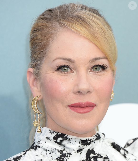 Malgré ces difficultés, elle essaie de maintenir une routine pour s’occuper de sa fille Sadie, âgée de 15 ans.

Christina Applegate - Photocall - 26ème cérémonie annuelle des "Screen Actors Guild Awards" ("SAG Awards") au "Shrine Auditorium" à Los Angeles, le 19 janvier 2020. ©  Broadimage / Bestimage