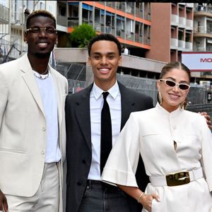 Alexandre Grimaldi, le fils du prince de Monaco et de N.Costes, avec Paul Pogba et sa femme Maria Zulay Pogba lors du 15ème Grand Prix de Monaco Historique, le 26 avril 2026. 
© Bruno Bebert / Bestimage