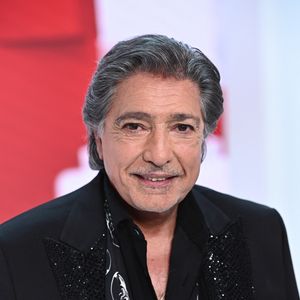 Car il était annoncé par nos confrères de Sudinfo que le chanteur était hospitalisé.

Exclusif - Frédéric François - Enregistrement de l'émission "Vivement Dimanche", présentée par M.Drucker et diffusée le 18 février sur France 3
© Guillaume Gaffiot / Bestimage