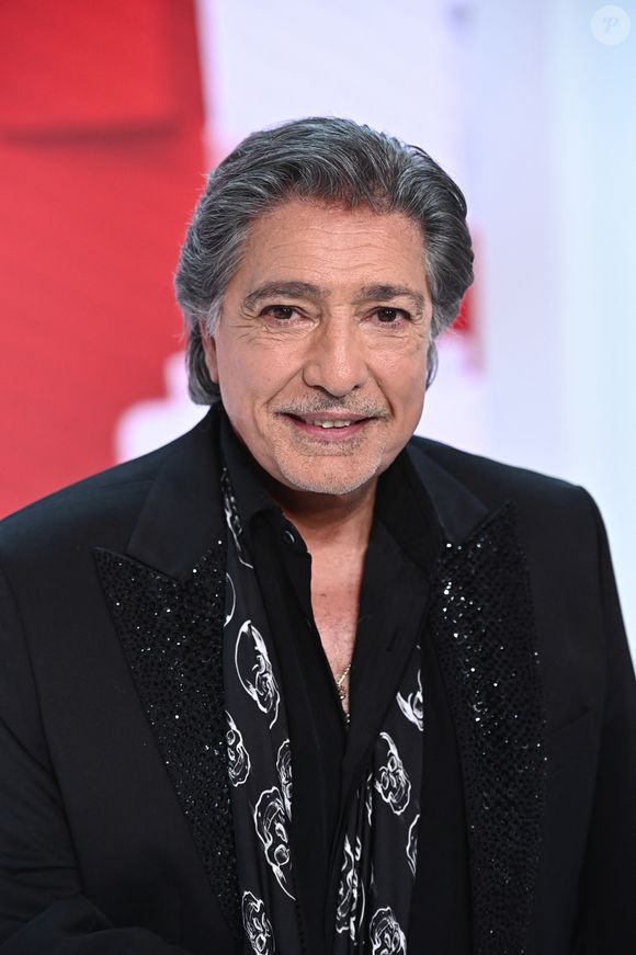 Car il était annoncé par nos confrères de Sudinfo que le chanteur était hospitalisé.

Exclusif - Frédéric François - Enregistrement de l'émission "Vivement Dimanche", présentée par M.Drucker et diffusée le 18 février sur France 3
© Guillaume Gaffiot / Bestimage