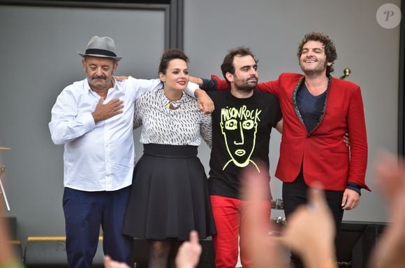 La famille Chedid (Louis, Matthieu, Joseph et Anna Chedid) réunie pour un concert lors de la Fête de l'Humanité 2015 dans le Parc de la Courneuve à Paris, le 13 septembre 2015.