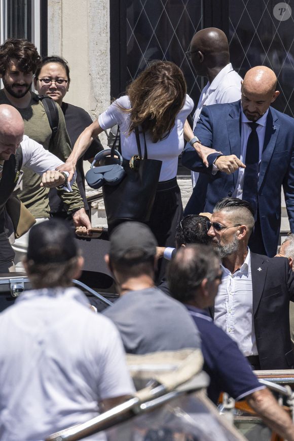 La Reine Rania de Jordanie et Rajwa Al Saif quittent l'hôtel St Regis après le mariage de Jeff Bezos et Lauren Sanchez le 28 juin 2025 à Venise, Italie. Photo par Marco Piovanotto/ABACAPRESS.COM