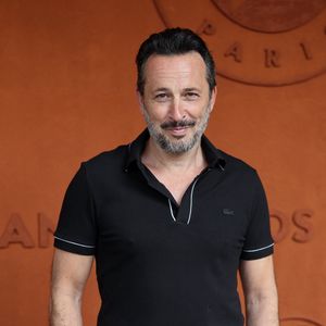"Dès que j'ai lu les premiers épisodes, l'arche, toute l'histoire, j'ai dit oui quasiment très vite."

Michaël Cohen - Les célébrités au village lors des Internationaux de France de Tennis de Roland Garros le 1er juin 2025. © Dominique Jacovides / Bestimage
