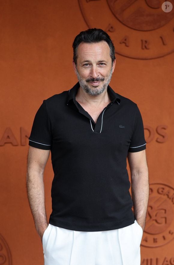 "Dès que j'ai lu les premiers épisodes, l'arche, toute l'histoire, j'ai dit oui quasiment très vite."

Michaël Cohen - Les célébrités au village lors des Internationaux de France de Tennis de Roland Garros le 1er juin 2025. © Dominique Jacovides / Bestimage