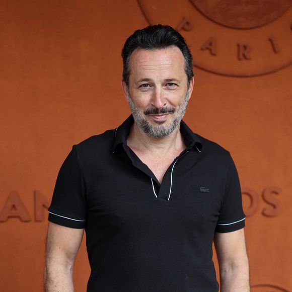 "Dès que j'ai lu les premiers épisodes, l'arche, toute l'histoire, j'ai dit oui quasiment très vite."

Michaël Cohen - Les célébrités au village lors des Internationaux de France de Tennis de Roland Garros le 1er juin 2025. © Dominique Jacovides / Bestimage