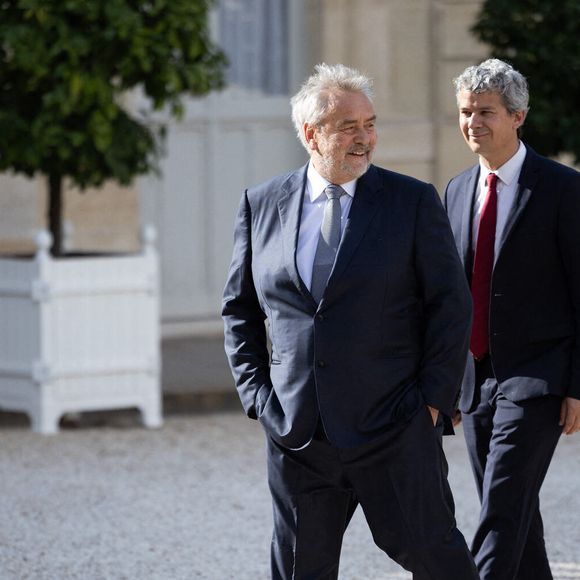 Luc Besson arrive pour assister à un dîner d'État officiel dans le cadre de la visite d'État du président américain en France, au palais présidentiel de l'Élysée à Paris, France, le 8 juin 2024. Photo par Raphael Lafargue/ABACAPRESS.COM