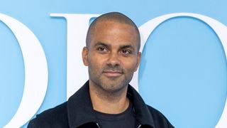 Dans l'avion, Tony Parker en première classe, ses enfants en classe économique : le sportif millionnaire veut leur donner une leçon