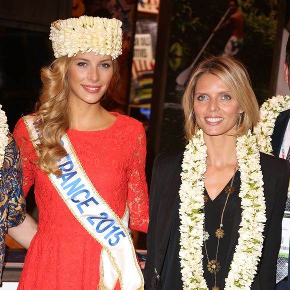 Camille Cerf, miss France 2015 et Sylvie Tellier au stand Tahiti du salon Top Resa  au Parc des expositions à Paris le 29 Septembre 2015.