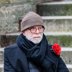 Un an après sa disparition, sa famille se déchire à cause d’un livre publié par son mari, Thomas Stern.

Thomas Stern, le mari de Catherine Laborde aux obsèques de C.Laborde en l’église Saint-Roch à Paris, le 6 février 2025. 

© Jacovides - Moreau / Bestimage