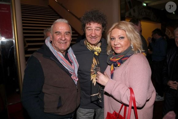 Exclusif - Robert Charlebois entre Michel Fugain et sa femme Sanda Fugain - Célébrités au Cocktail après le Concert de Robert Charlebois, « Robert en CharleboisScope » au Grand Rex à Paris France, le 1er Avril 2023. 

© Bertrand Rindoff / Bestimage