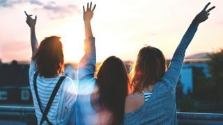 "Je n'ai plus d'amis à 44 ans" : le témoignage qui explique pourquoi nos amitiés s'évaporent avec le temps
