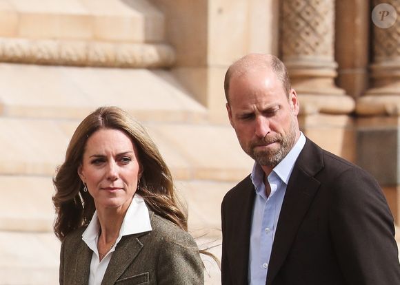 Le prince William, prince de Galles, et Catherine (Kate) Middleton, arborant des cheveux blonds, visitent les jardins, récemment transformés, du musée d'histoire naturelle à Londres, le 4 septembre 2025. (Backgrid UK/ Bestimage).
