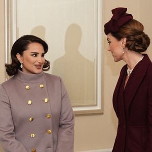 La princesse de Galles (à droite) salue Sheikha Jawaher, l'épouse de l'émir du Qatar Sheikh Tamim bin Hamad Al Thani, à Londres, au nom du roi, avant la cérémonie d'accueil à Horse Guards Parade, pour leur visite d'État au Royaume-Uni. Mardi 3 décembre 2024. Photo by Aaron Chown/PA Wire/ABACAPRESS.COM