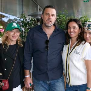 Cette célèbre actrice a retrouvé son père, qui avait quitté le foyer quand elle avait deux ans, à l’âge de 34 ans.

Exclusif - Sylvie Testud, Lannick Gautry, Anne Charrier et Sophie Le Tellier - Soirée des comédiens de séries de France Télévision lors des Internationaux de France de Tennis de Roland Garros. 
© Bertrand Rindoff Petroff / Bestimage