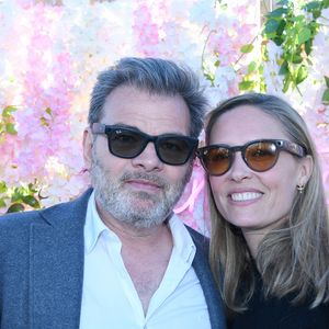 Exclusif - Clovis Cornillac et sa femme Lilou Fogli - Le rooftop du Kimpton St Honoré Paris accueille tous les dimanches "Fifi & Charles" (les chefs Philippine Jaillet et Charles Neyers). Le 9 avril 2025. © Rachid Bellak / Bestimage