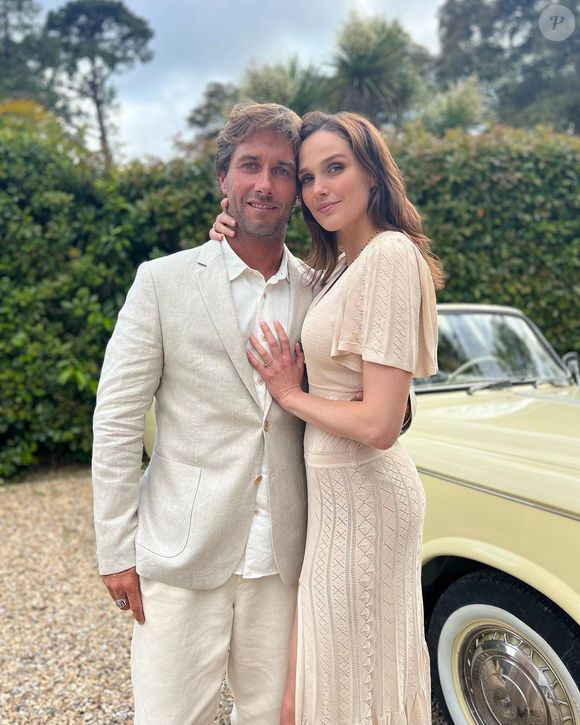"Merci d’être là Romain et d’avoir fait le choix de rester pour le meilleur et pour le pire. Je t’aime."

Camille Lou et son chéri sur Instagram.