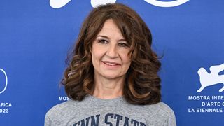 "Il a 37 ans" : Valérie Lemercier évoque son couple avec un homme bien plus jeune qu'elle