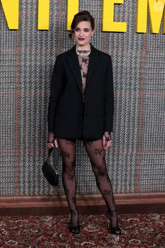 L'actrice a eu une réaction héroïque en se jetant sur son agresseur.

Genevieve Chenneour fait la promotion de "The Gentlemen" à Londres.

Backgrid UK/ Bestimage