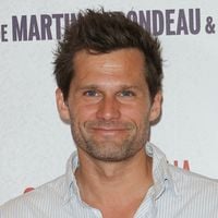 Alexis Michalik installé dans le 19e arrondissement de Paris : voici de quoi son appartement est rempli, et c'est peu commun