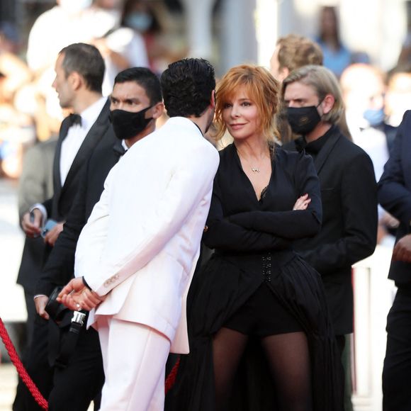 Leur proximité, entre rires et échanges chaleureux, a attiré l’attention.

Tahar Rahim, Mylène Farmer - Montée des marches du film " OSS 117 : Alerte rouge en Afrique Noire " lors du 74ème Festival International du Film de Cannes. Le 17 juillet 2021
© Borde-Jacovides-Moreau / Bestimage