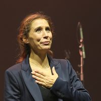 "Il n'a pas la place qu'il mérite" : Gilbert Bécaud pas considéré à sa juste valeur, sa fille Emily prête à en découdre