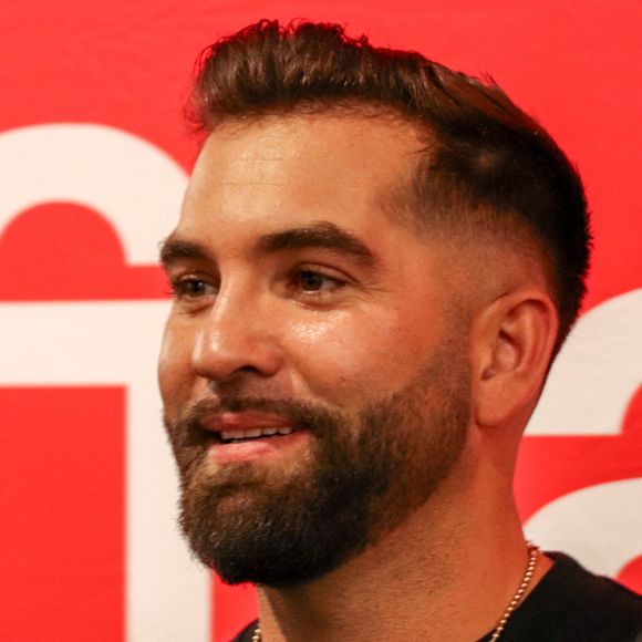 C'est un sujet qui touche profondément le chanteur.

Kendji Girac en séance de dédicaces à l'occasion de la sortie de son nouvel album ''Vivre'' à la FNAC Croix-Blanche de Sainte-Geneviève-des-Bois, France, le vendredi 4 octobre 2024. © Agence / Bestimage