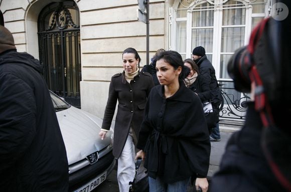 Les sœurs de Rachida Dati, Samira et Malika, quittent la maternité 'La Muette' à Paris, France, le 3 janvier 2009, où la ministre française de la Justice Rachida Dati a donné naissance à une petite fille, le 2 janvier. Sa fille, Zohra, est née 15 jours avant terme par césarienne dans une maternité de Paris. Photo by ABACAPRESS.COM