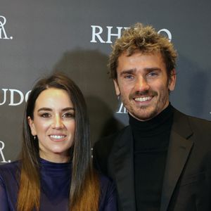 De quoi s'agit-il ?

Antoine Griezmann et sa femme Erika Choperena - Le joueur A.Griezmann et son ami M.Llorente se lancent dans l'aventure de la restauration et ouvrent le Rhudo à Madrid.
Europa Press / Bestimage
