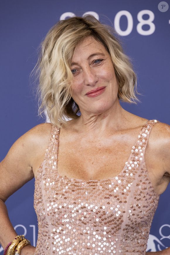 Valeria Bruni-Tedeschi à la première du film "L'attachement" lors du 81ème festival international du film de Venise, la Mostra le 3 septembre 2024.

Photo : SGP / Bestimage
