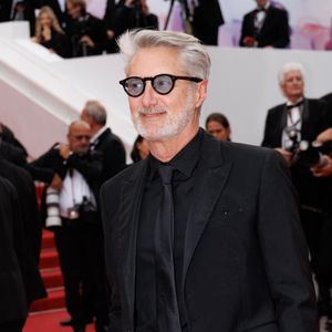 Antoine de Caunes - Montée des marches du film " Highest 2 Lowest " lors du 78ème Festival International du Film de Cannes, au Palais des Festivals à Cannes. Le 19 mai 2025
© Jacovides-Moreau / Bestimage