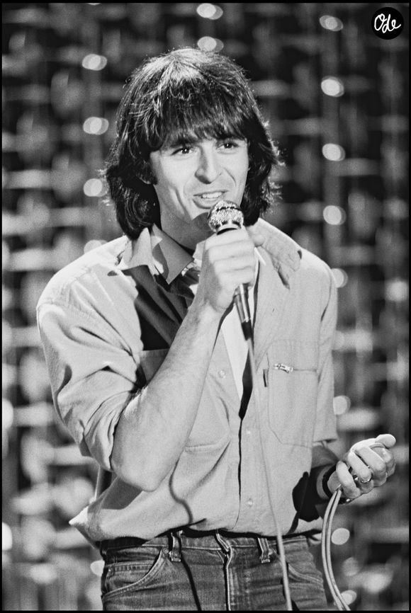 Dans un message audio, le chanteur s'adresse directement à Éric et remercie les équipes de "RTL"

Archives : Jean-Jacques Goldman  1983 Agence / Bestimage