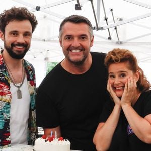 Tom Villa et Arnaud Ducret souhaitent un bon anniversaire à Elodie Poux pour ses 42 ans - Backstage - Tournage de l'émission "Panique au 31", scénarisée par A.Ducret et T.Villa, réalisée par G.Leforestier, diffusée le 30 décembre 2024 sur TF1.
© Christophe Clovis / Bestimage