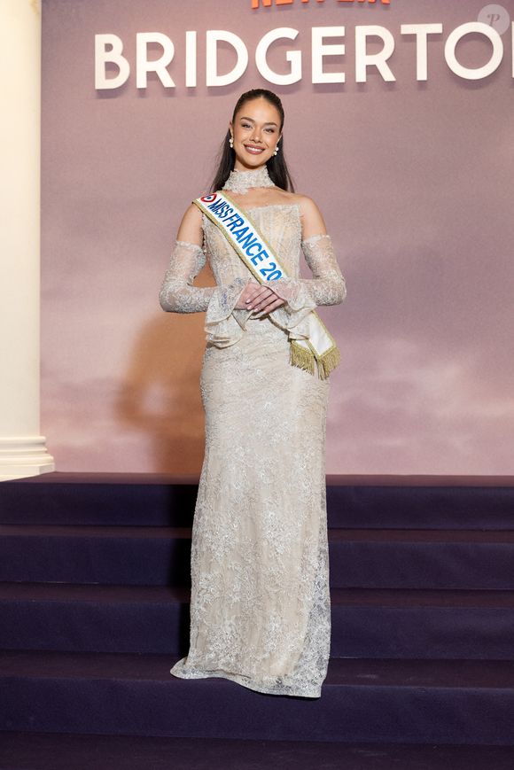 Hinaupoko Devèze (Miss France 2026) - Photocall de l'avant-première mondiale parisienne de la saison 4 Netflix de "Bridgerton" au Palais Brongniart à Paris, France, le 14 janvier 2026. © Cyril Moreau/Bestimage
