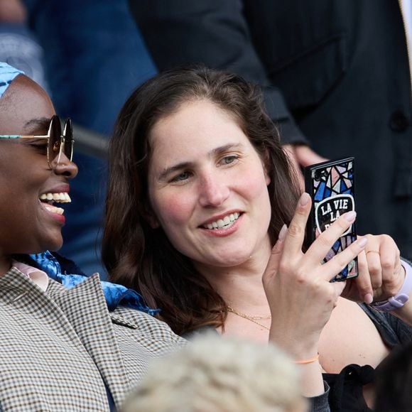 Aïssa Maïga et Josephine Drai - People au match de football "PSG vs Lorient" au Parc des Princes à Paris. Le 30 avril 2023 © Cyril Moreau / Bestimage