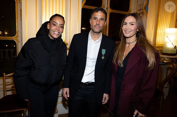 Slimane, Vitaa et Amel Bent avaient fait le déplacement pour l’occasion. Tous sont liés au quatrième art et à l’influence d'Alexandre Kirchhoff dans le monde de la musique.

Amel Bent, Vitaa, Alexandre Kirchhoff - Cérémonie de la remise de la médaille de chevalier de l'ordre des arts et des lettres à Alexandre Kirchhoff, PDG du label Capitol Music France par R.Dati au Ministère de la Culture à Paris le 9 janvier 2026.
Cyril Moreau / Bestimage