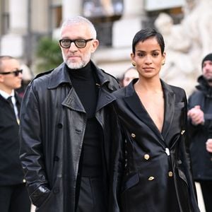 Vincent Cassel et sa compagne Narah Baptista au défilé Schiaparelli "Collection Haute Couture Printemps/Eté 2026" lors de la Fashion Week de Paris, le 26 janvier 2026

Pierre Perusseau / Bestimage