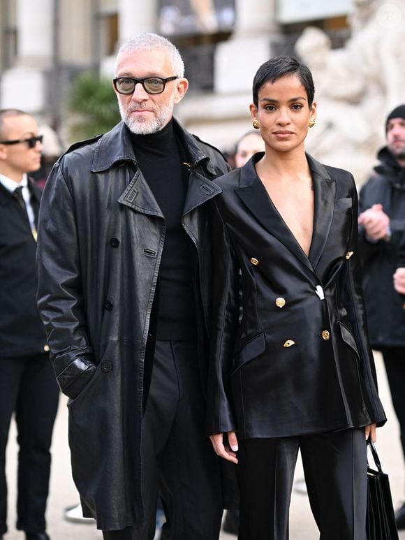 Vincent Cassel et sa compagne Narah Baptista au défilé Schiaparelli "Collection Haute Couture Printemps/Eté 2026" lors de la Fashion Week de Paris, le 26 janvier 2026

Pierre Perusseau / Bestimage