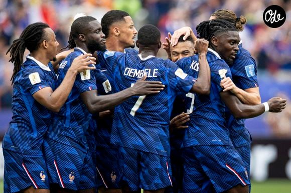 Les joueurs de l'Équipe de France après le but de Kylian Mbappe durant le match France-Irak.

© Bestimage