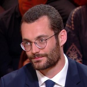 Louis Sarkozy invité sur le plateau de "Quelle époque !" sur France 2 le 3 mai 2025.