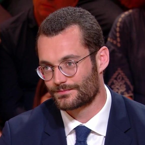 Louis Sarkozy invité sur le plateau de "Quelle époque !" sur France 2 le 3 mai 2025.