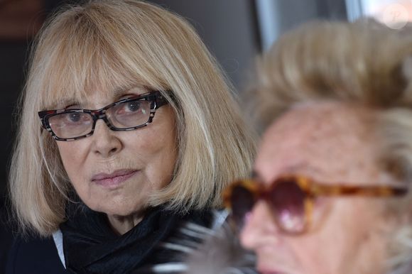 Exclusif - Bernadette Chirac et Mireille Darc visitent le centre EPHAD Hervieux de Poissy dans le cadre de l'opération "+ De Vie" à Poissy le 12 octobre 2015.