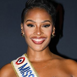 Miss France Angelique Angarni-Filopon lors d'une soirée de présentation du Qatar Prix de l'Arc de Triomphe le 2 octobre 2025 à Paris, France. Photo par Victor Joly/ABACAPRESS.COM